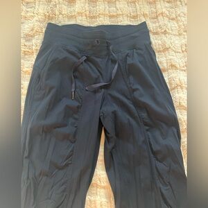 Size 2 Navy blue LuLu joggers - great condition - full length